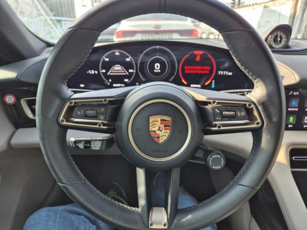 Porsche Taycan - Vista 8