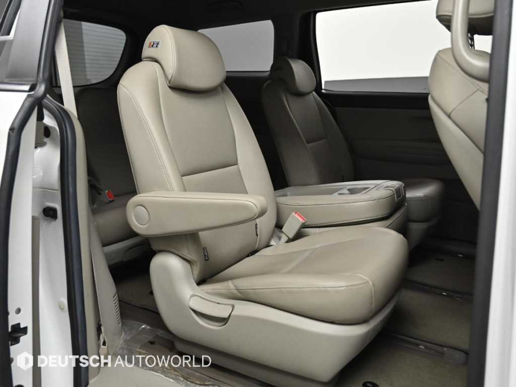 KIA Carnival - Vista 12