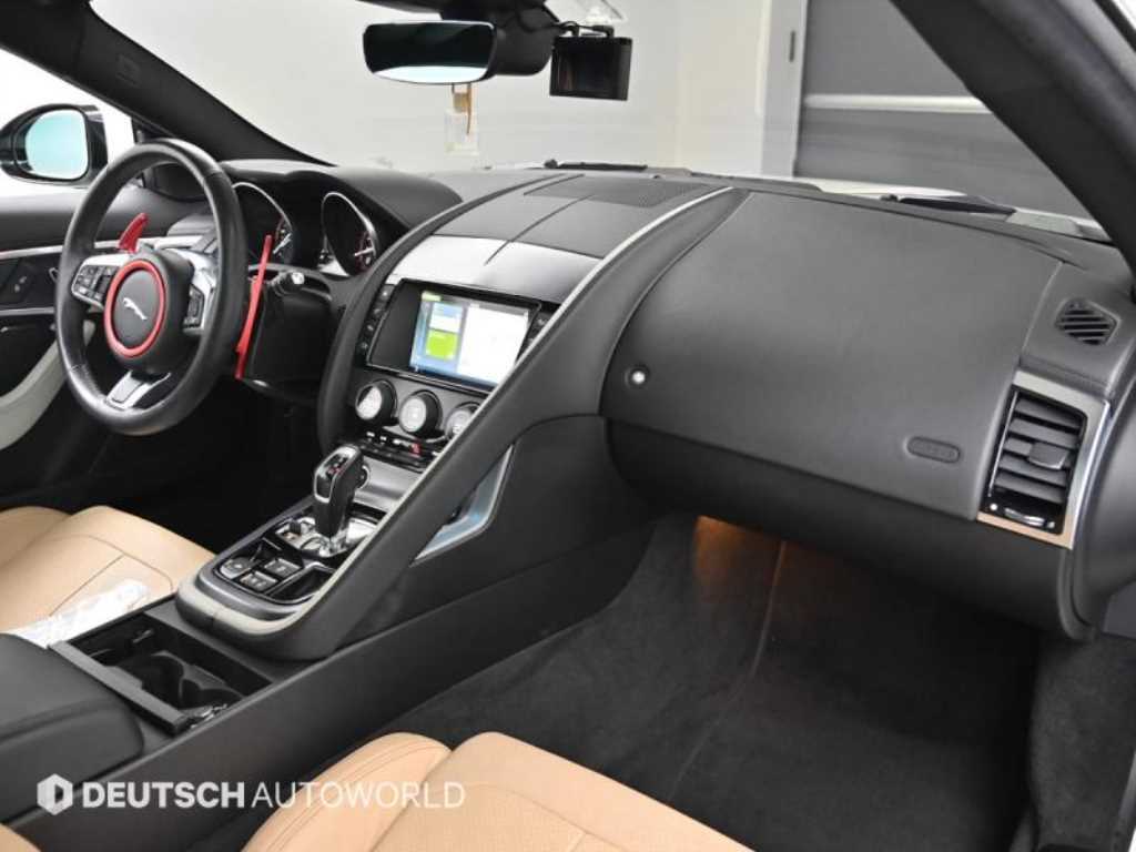 Jaguar F-TYPE - Vista 7