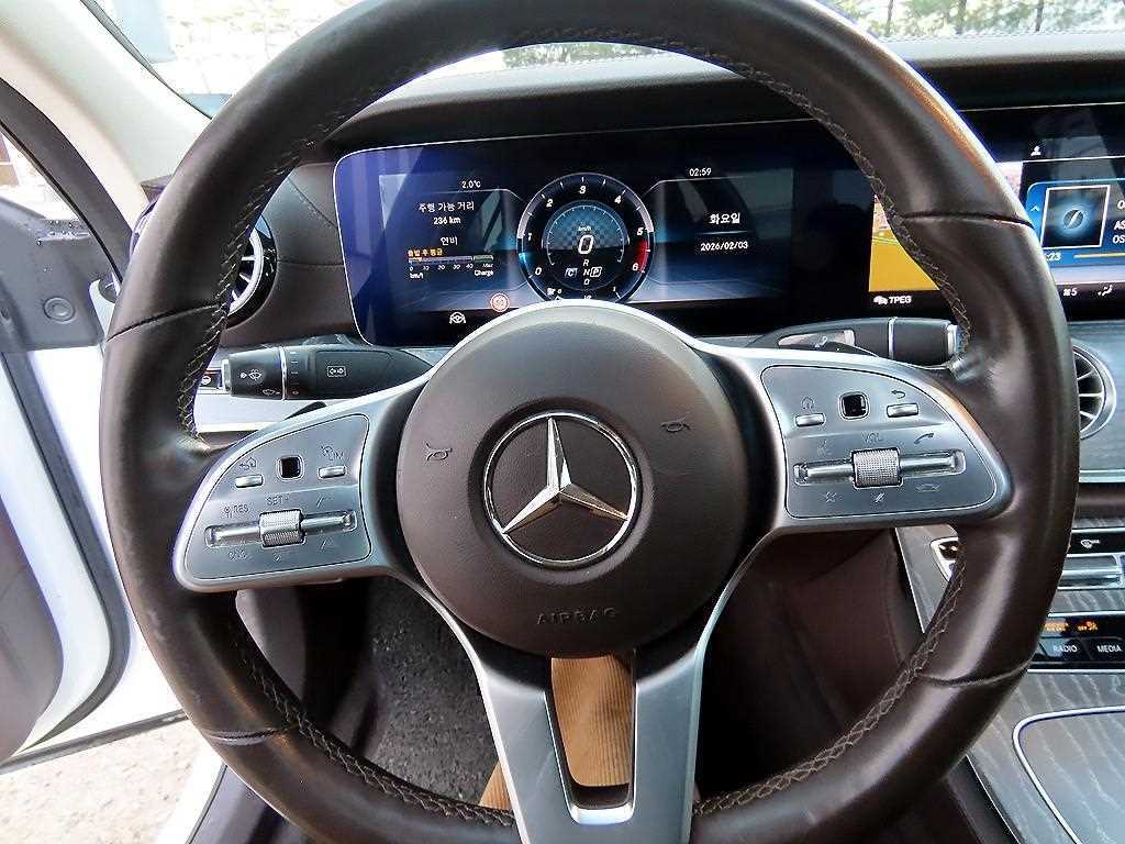 Mercedes Benz CLS Class - Vista 8