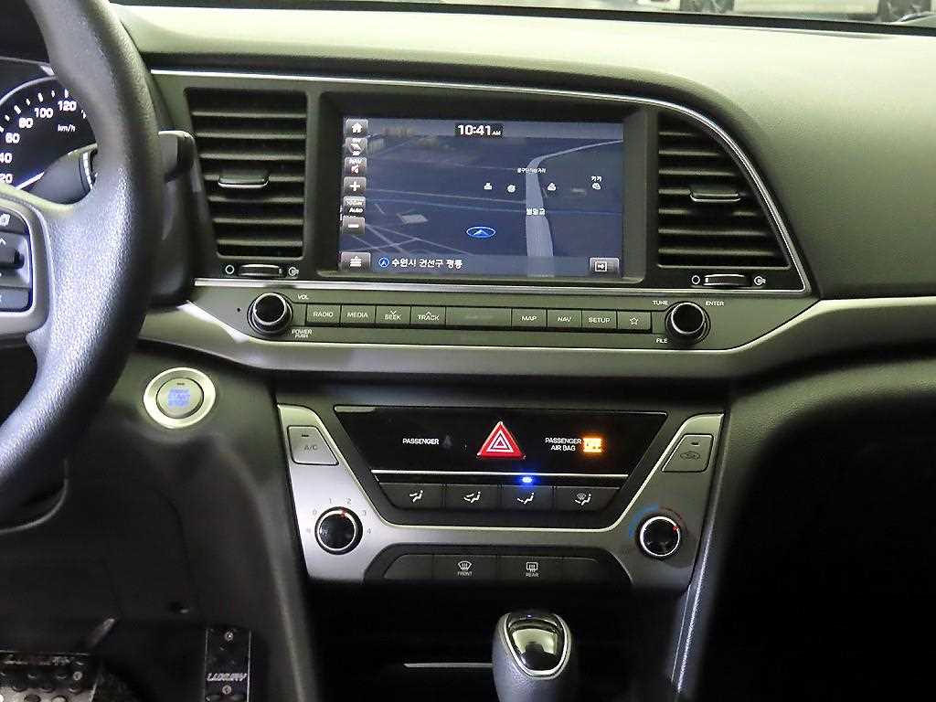 HYUNDAI Avante - Vista 11