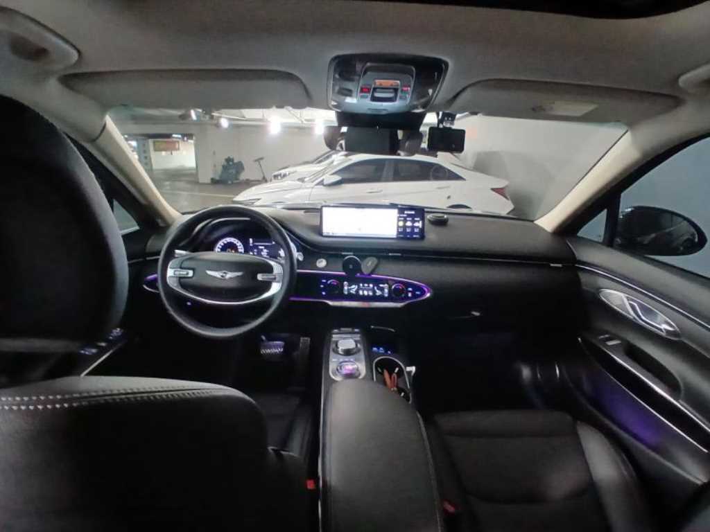 Genesis GV70 - Vista 6