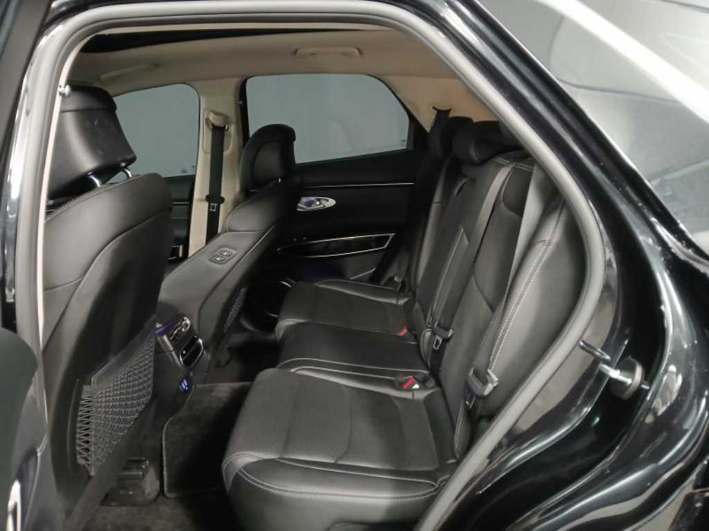 Genesis GV70 - Vista 7