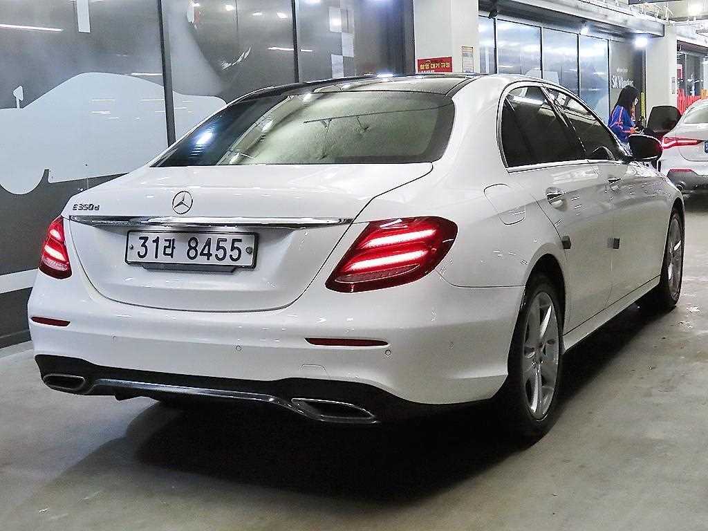 Mercedes Benz E class - Vista 4
