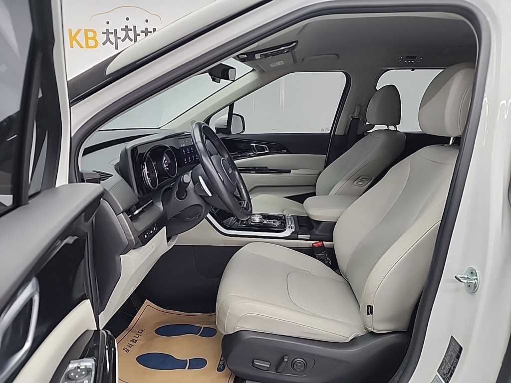 KIA Carnival - Vista 11