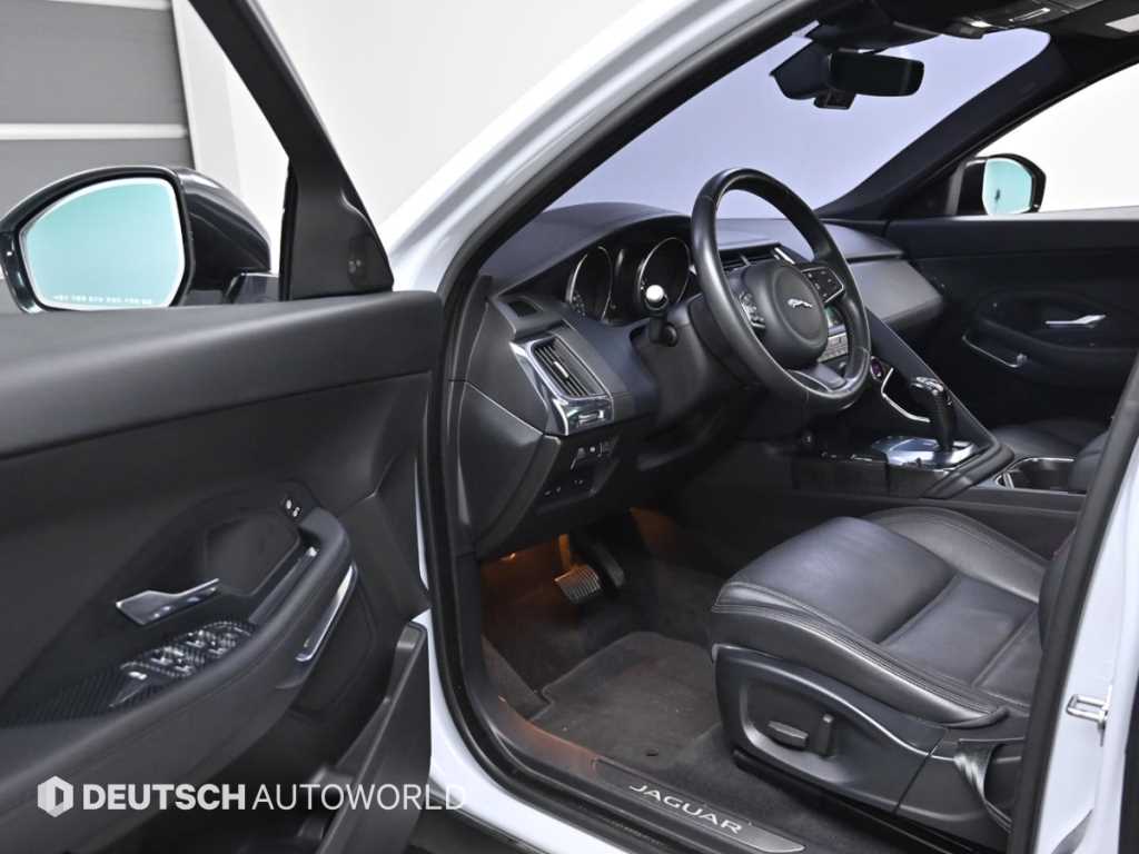 Jaguar E-PACE - Vista 11