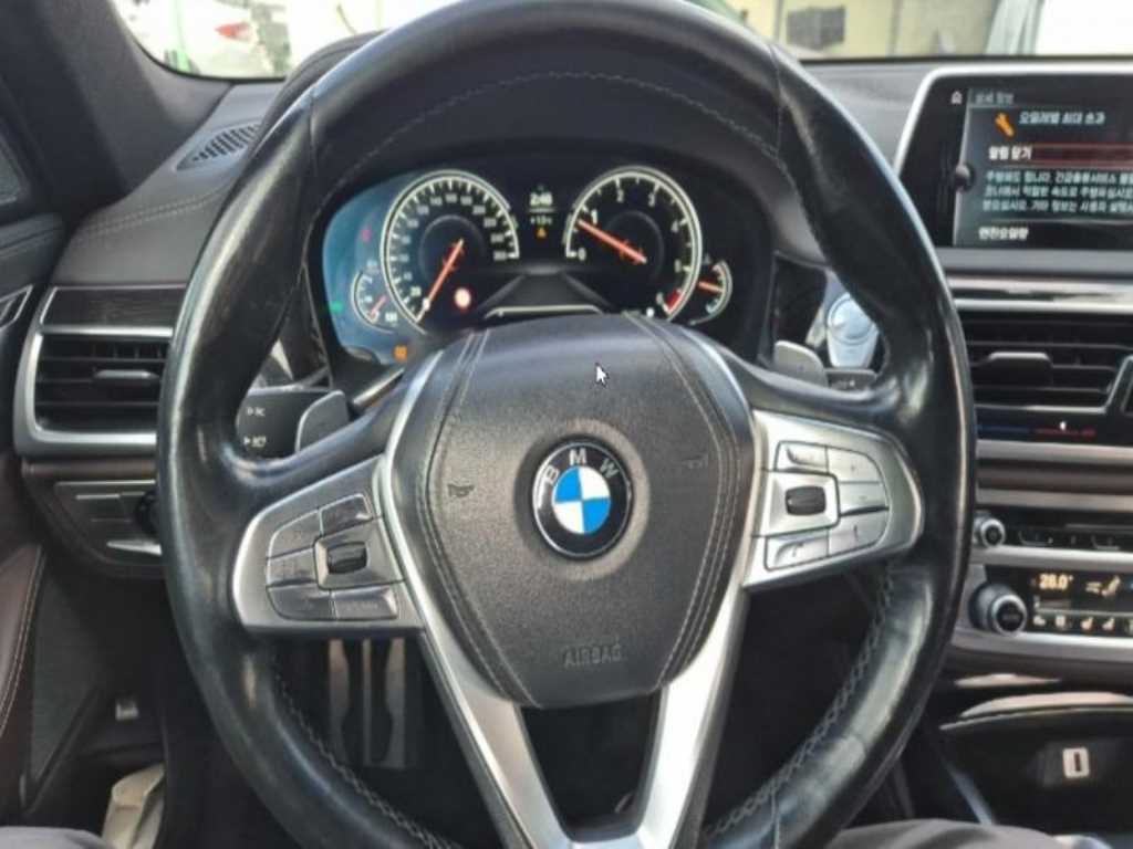 BMW 7 Series - Vista 8