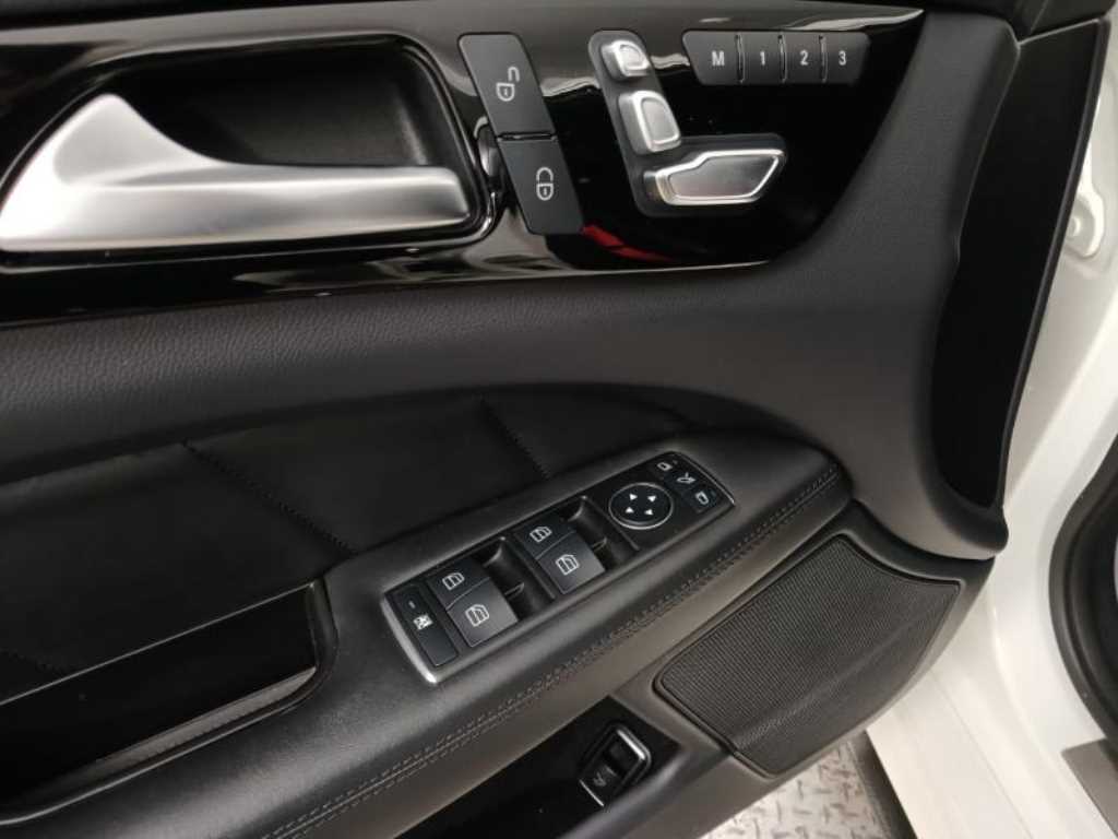 Mercedes Benz CLS Class - Vista 9
