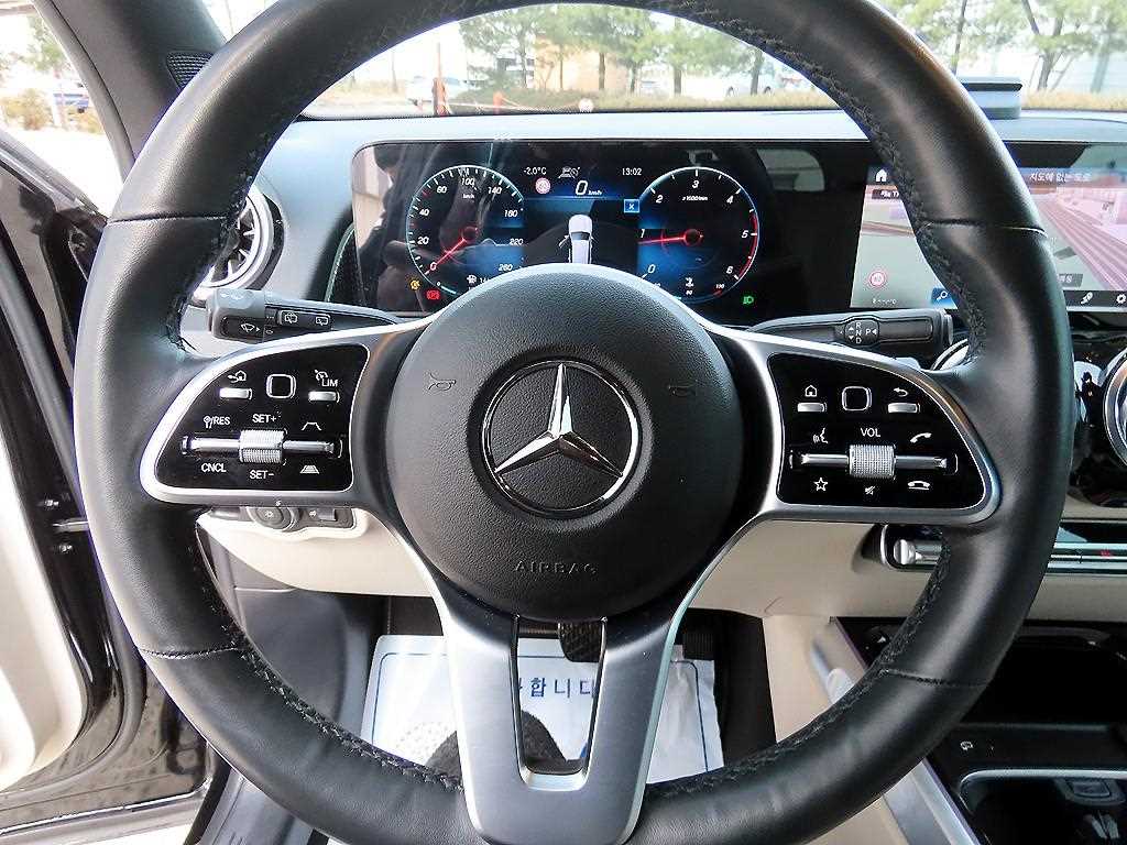 Mercedes Benz GLB Class - Vista 8