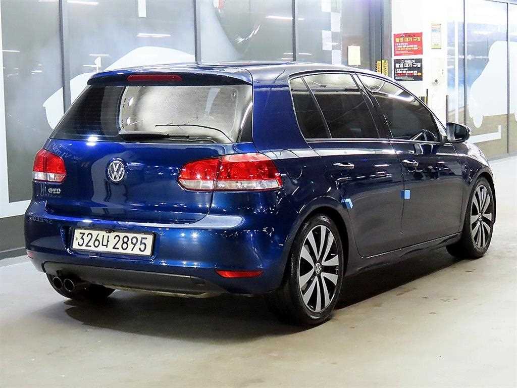 Volkswagen Golf - Vista 4
