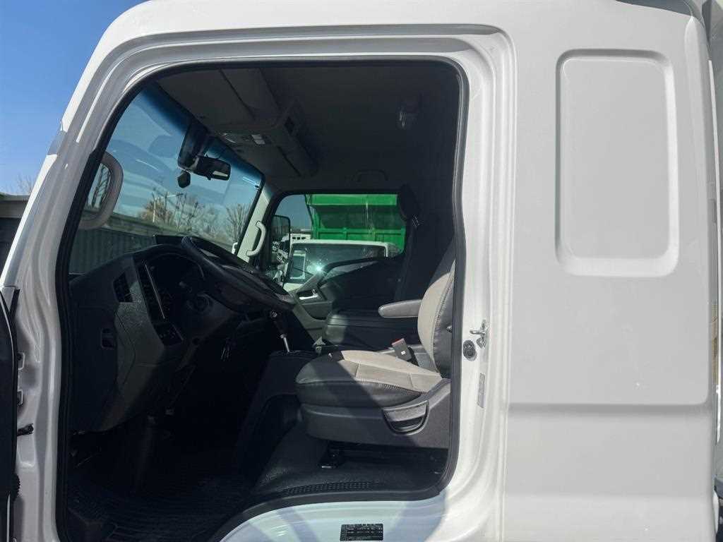 medium and large cargo truck - Vista 8