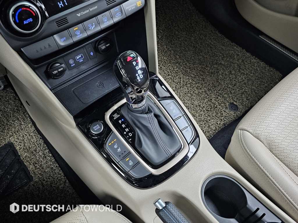 HYUNDAI Kona - Vista 9