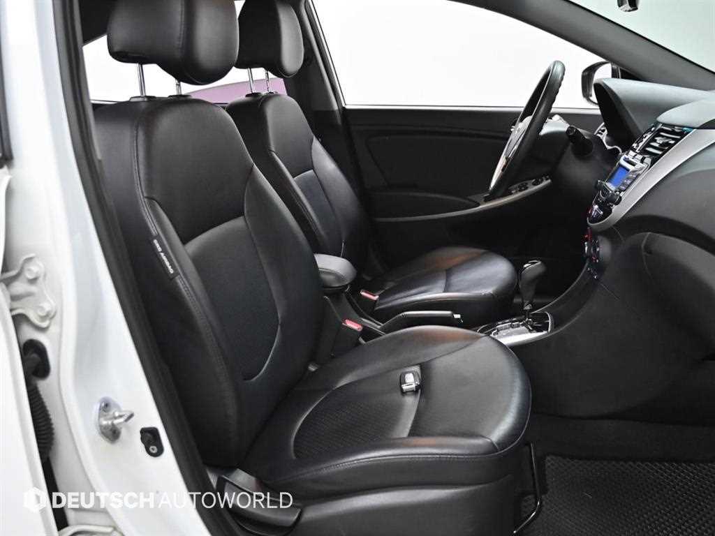 HYUNDAI Accent - Vista 10