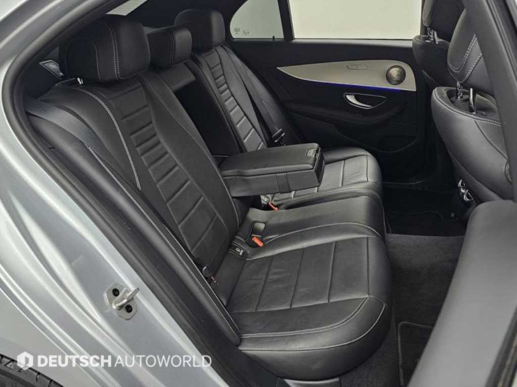 Mercedes Benz E class - Vista 12