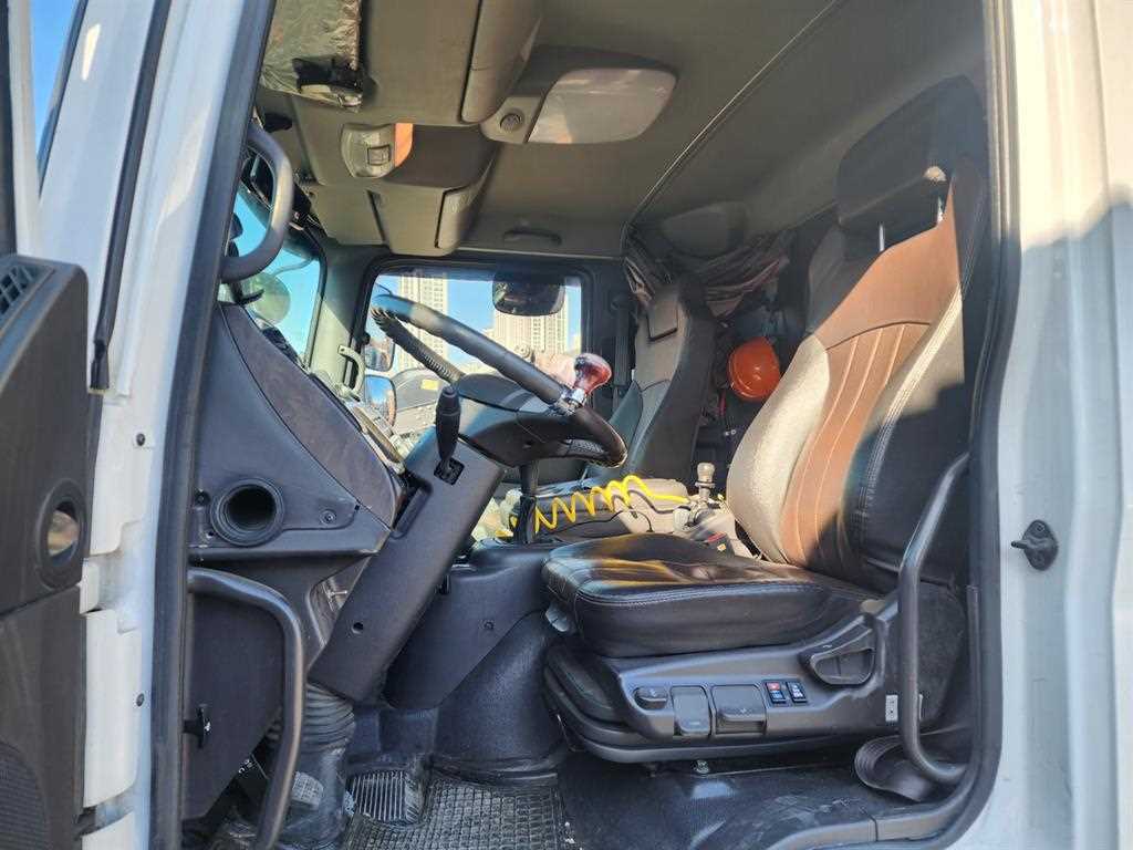 medium and large cargo truck - Vista 8