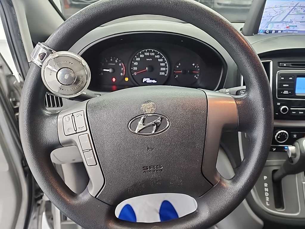 HYUNDAI Starex - Vista 9