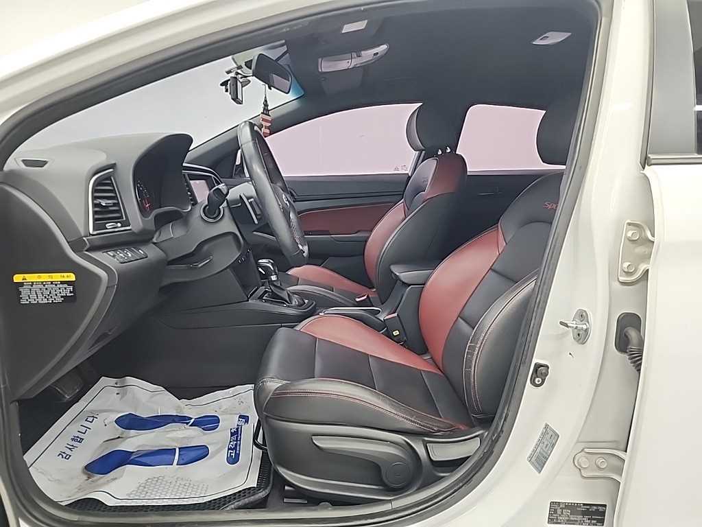 HYUNDAI Avante - Vista 11