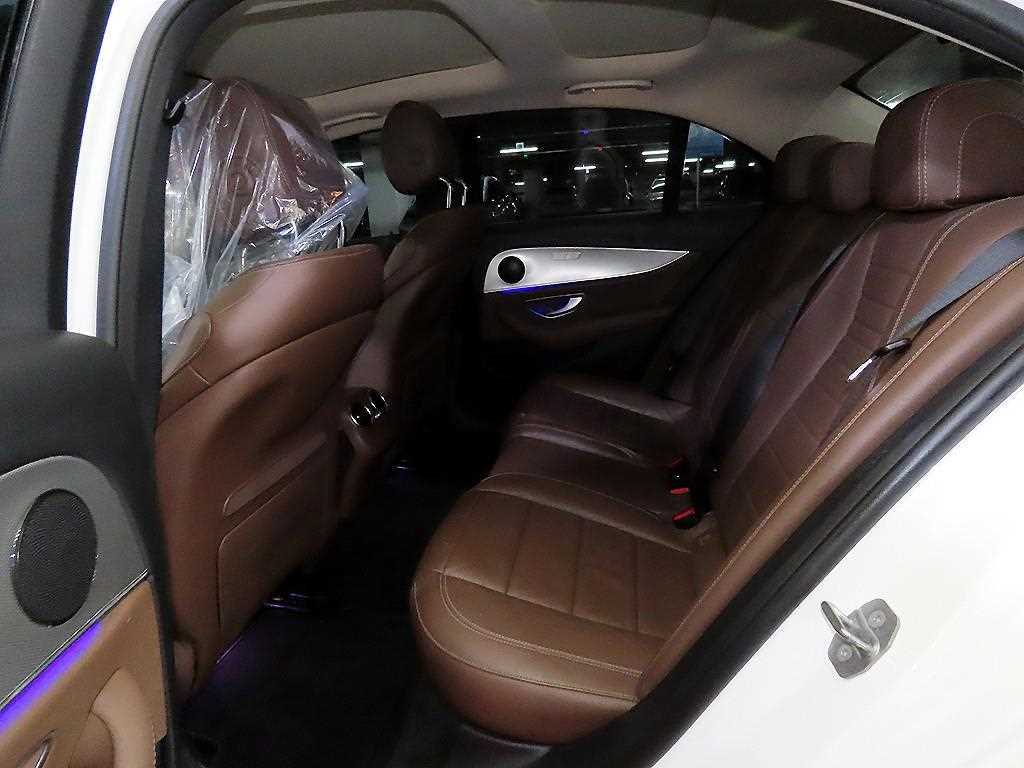 Mercedes Benz E class - Vista 7