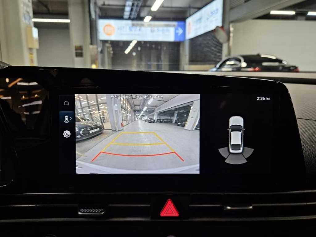 HYUNDAI Avante - Vista 10