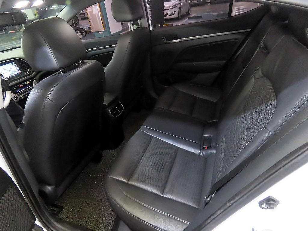 HYUNDAI Avante - Vista 7