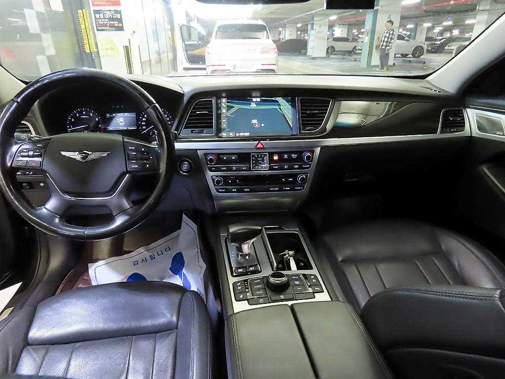 Genesis G80 - Vista 10