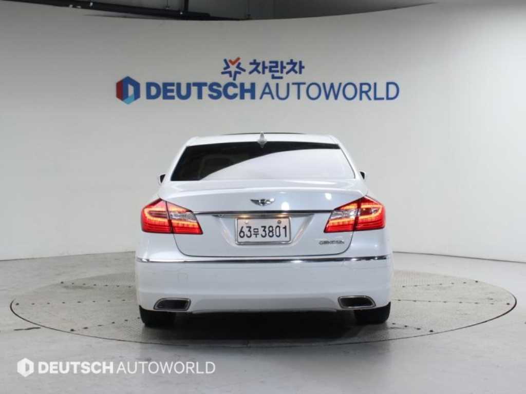 HYUNDAI Genesis - Vista 4