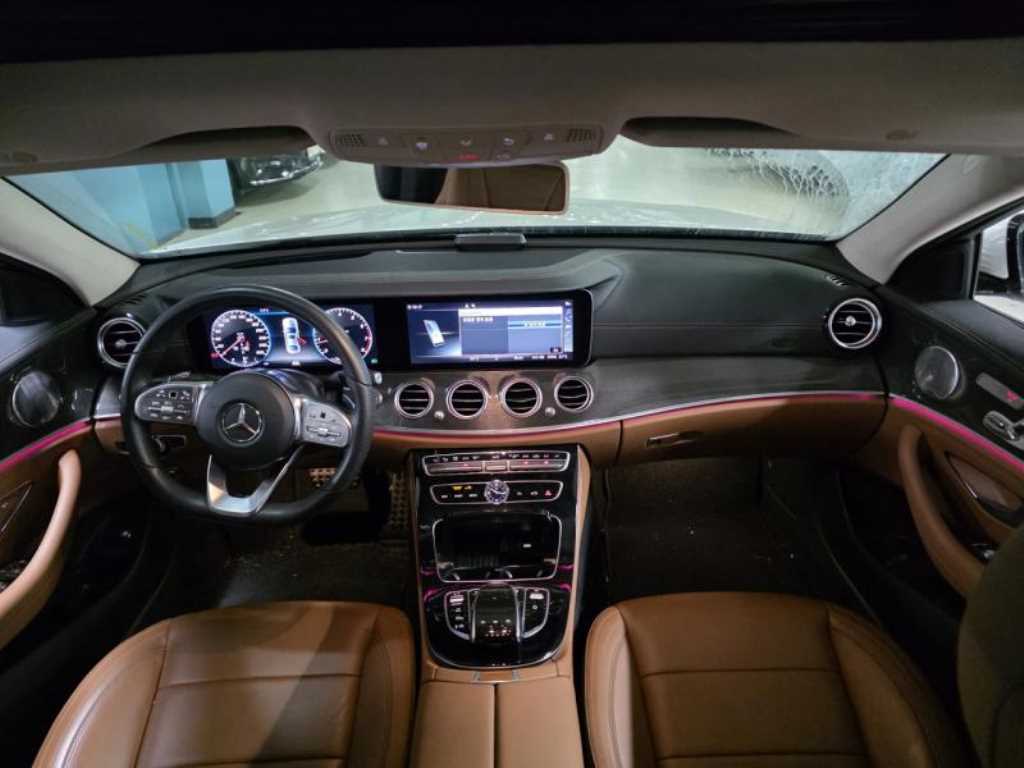 Mercedes Benz E class - Vista 8