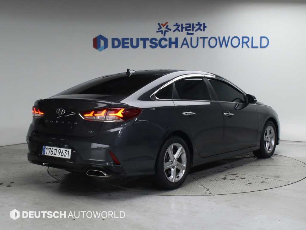 HYUNDAI Sonata - Vista 2