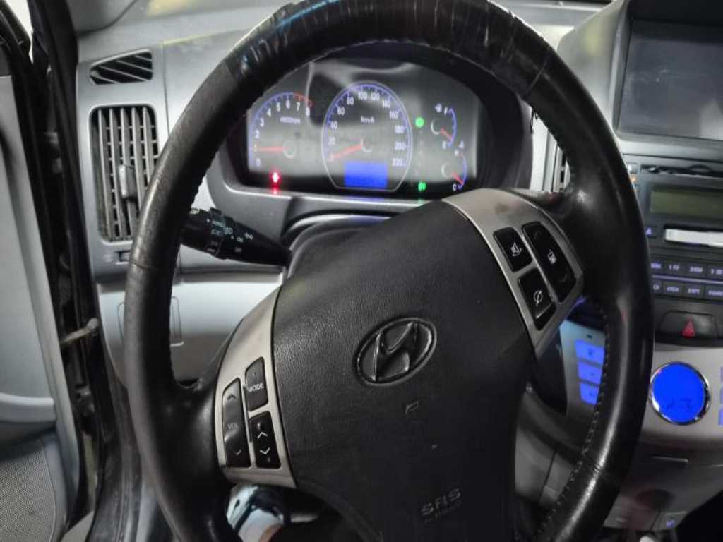 HYUNDAI Avante - Vista 2