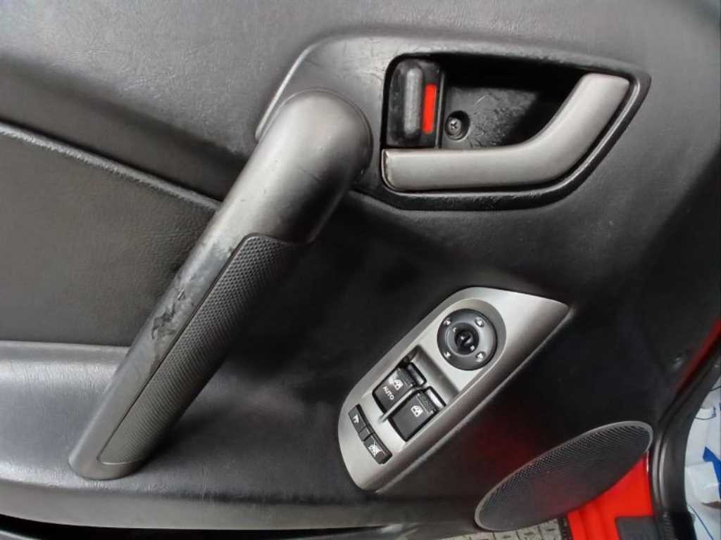 HYUNDAI Tuscani - Vista 10