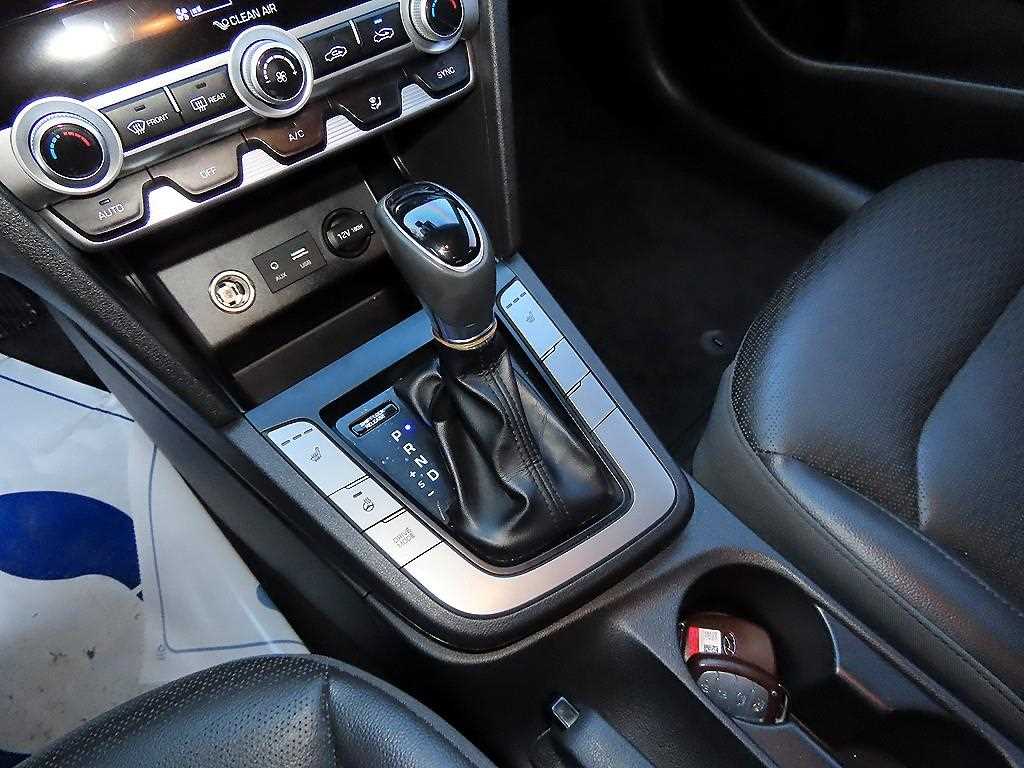 HYUNDAI Avante - Vista 10