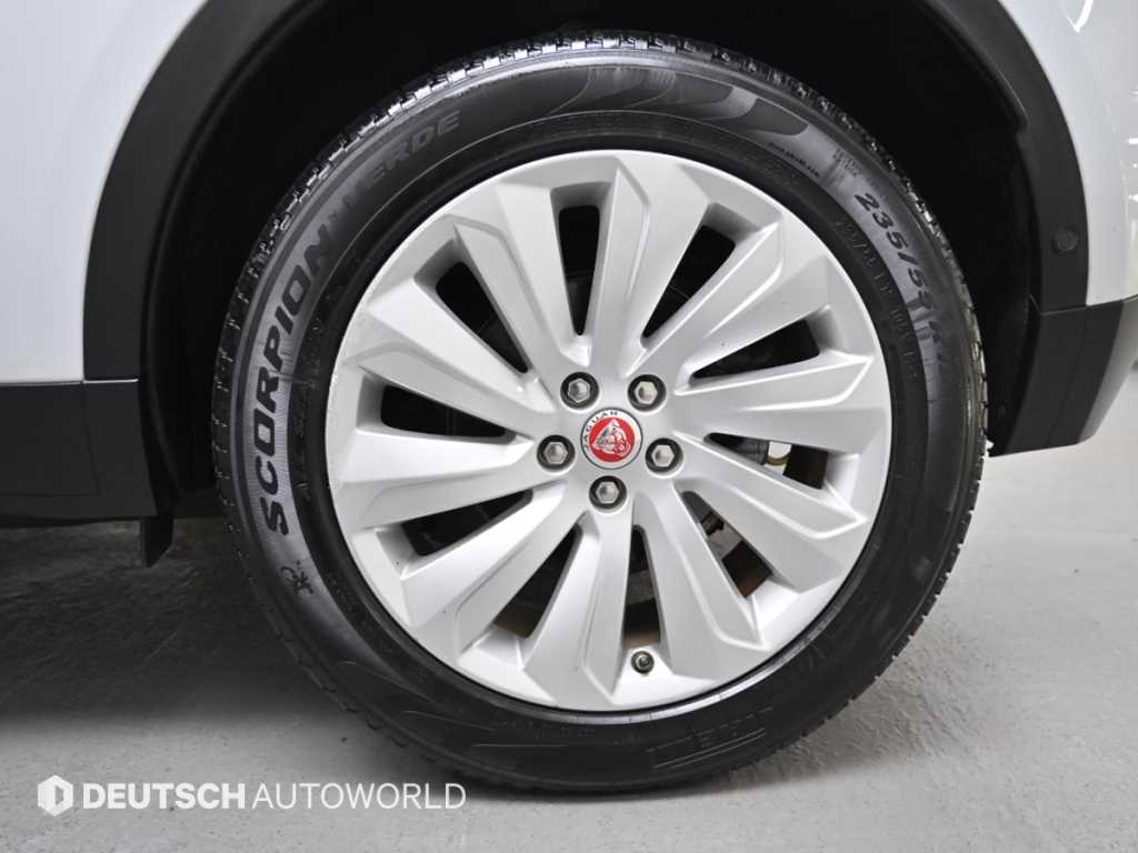 Jaguar E-PACE - Vista 5