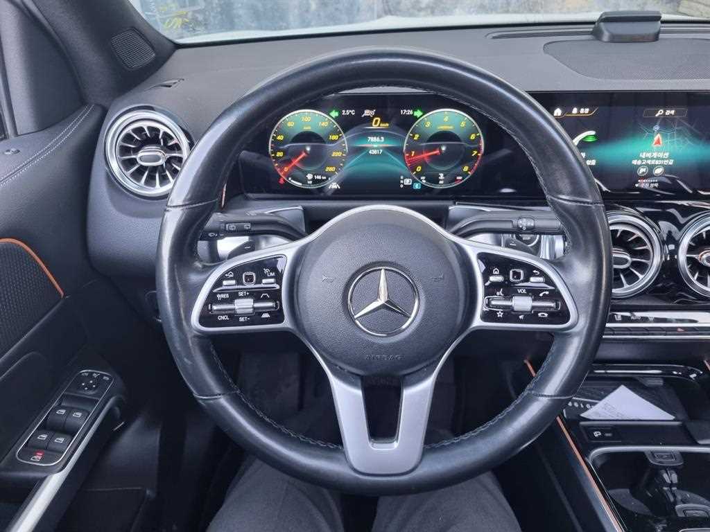 Mercedes Benz GLB Class - Vista 9