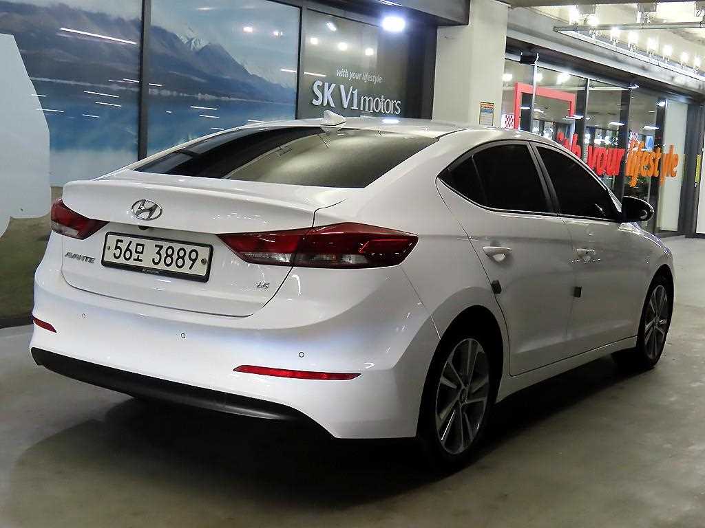 HYUNDAI Avante - Vista 4