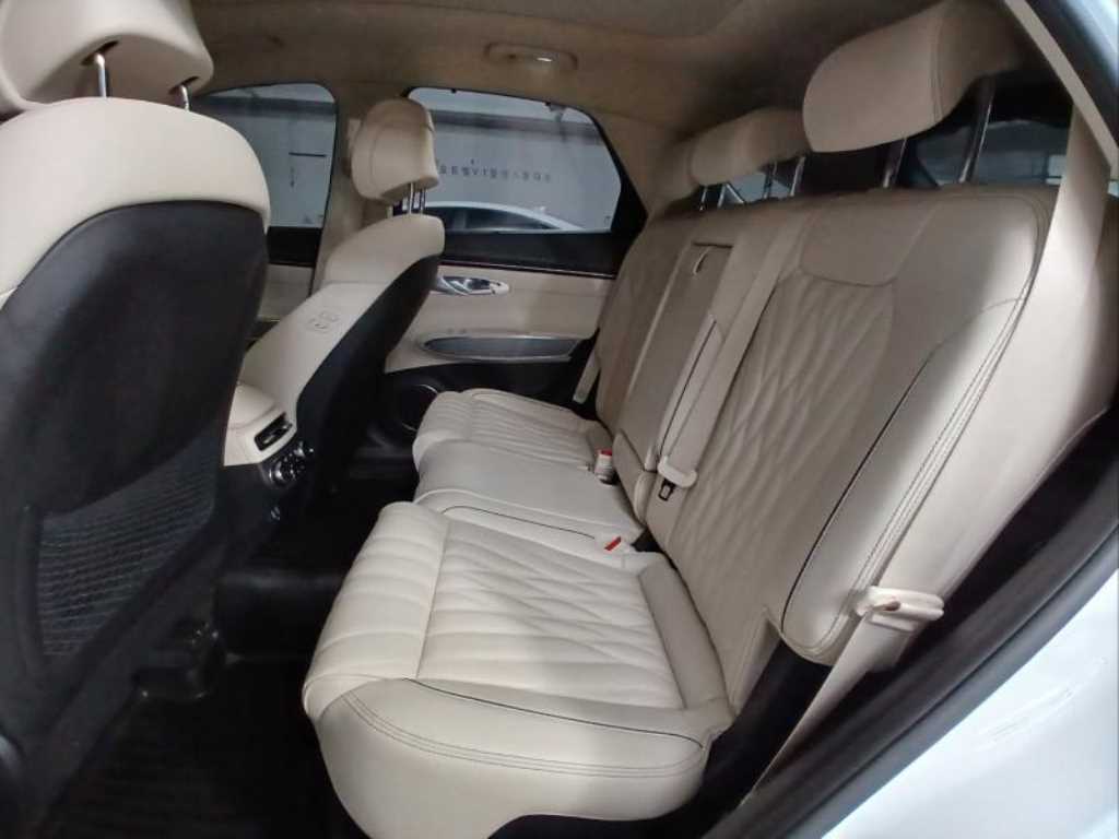 Genesis GV70 - Vista 7