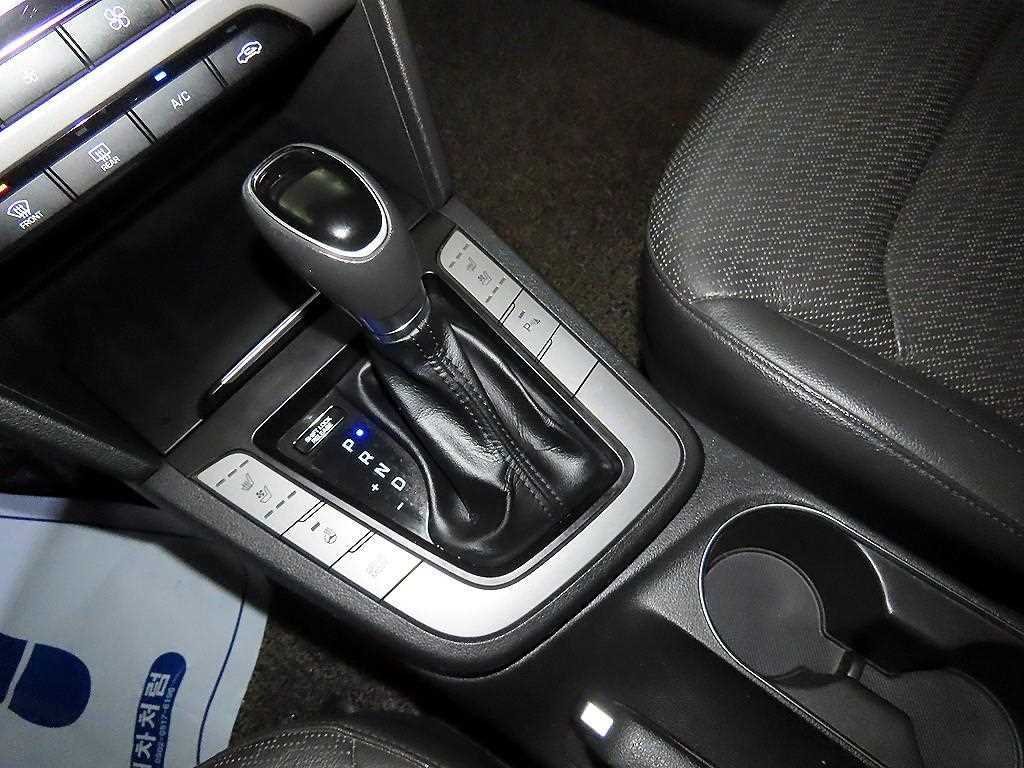 HYUNDAI Avante - Vista 12