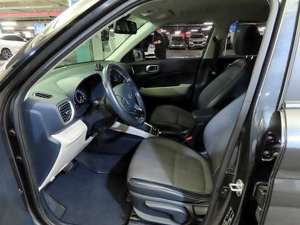 HYUNDAI Venue - Vista 6