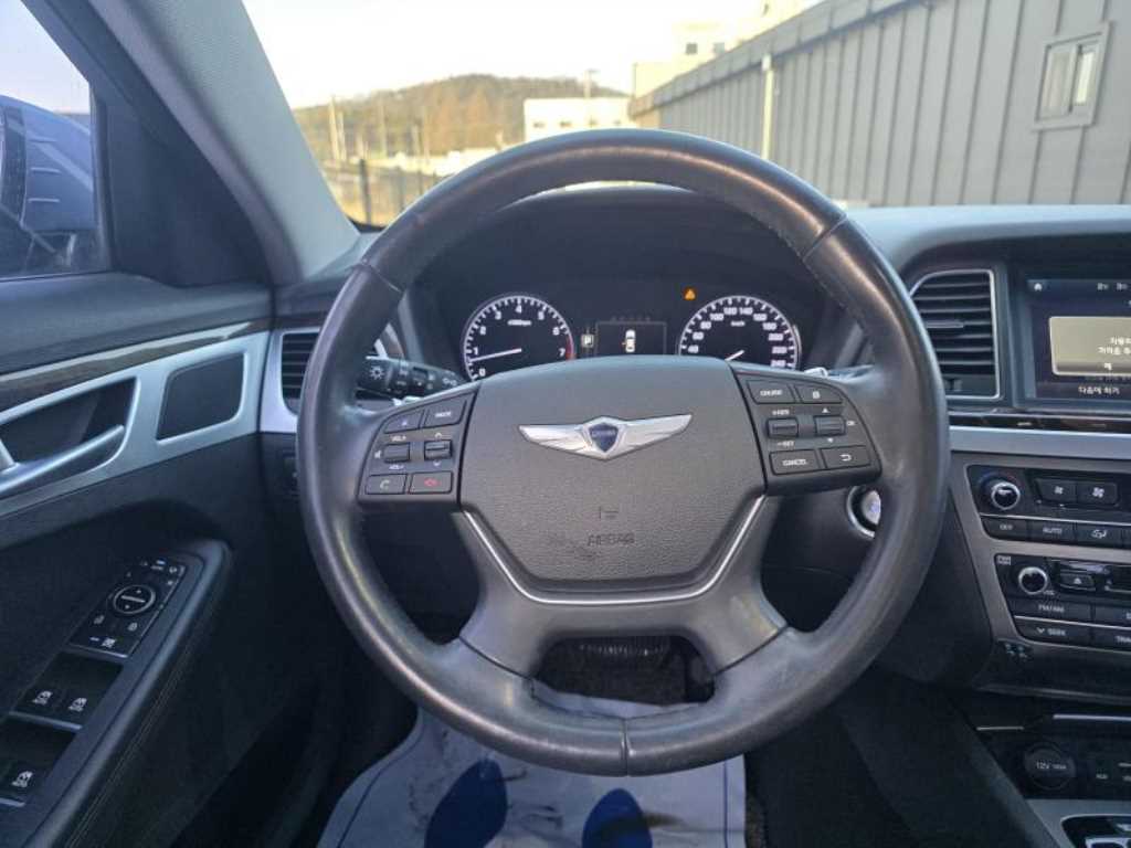 HYUNDAI Genesis - Vista 8