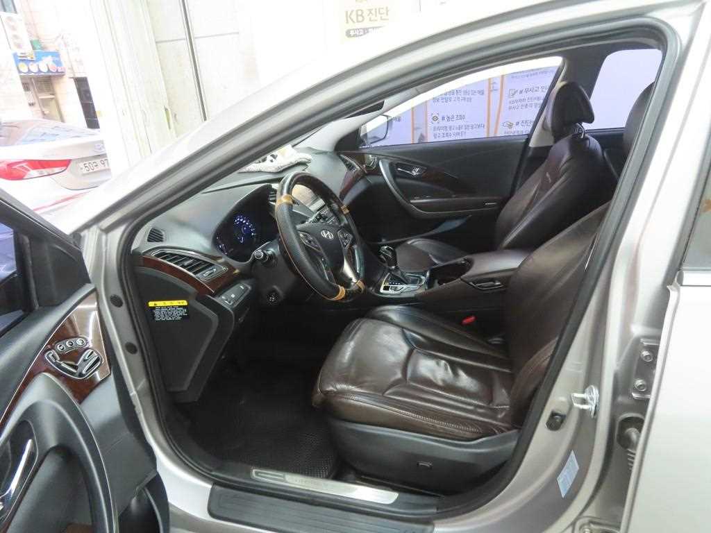 HYUNDAI Grandeur - Vista 5