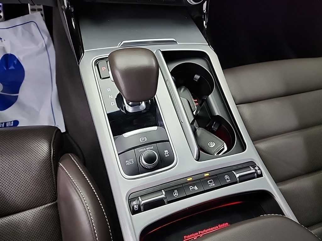 KIA Stinger - Vista 8