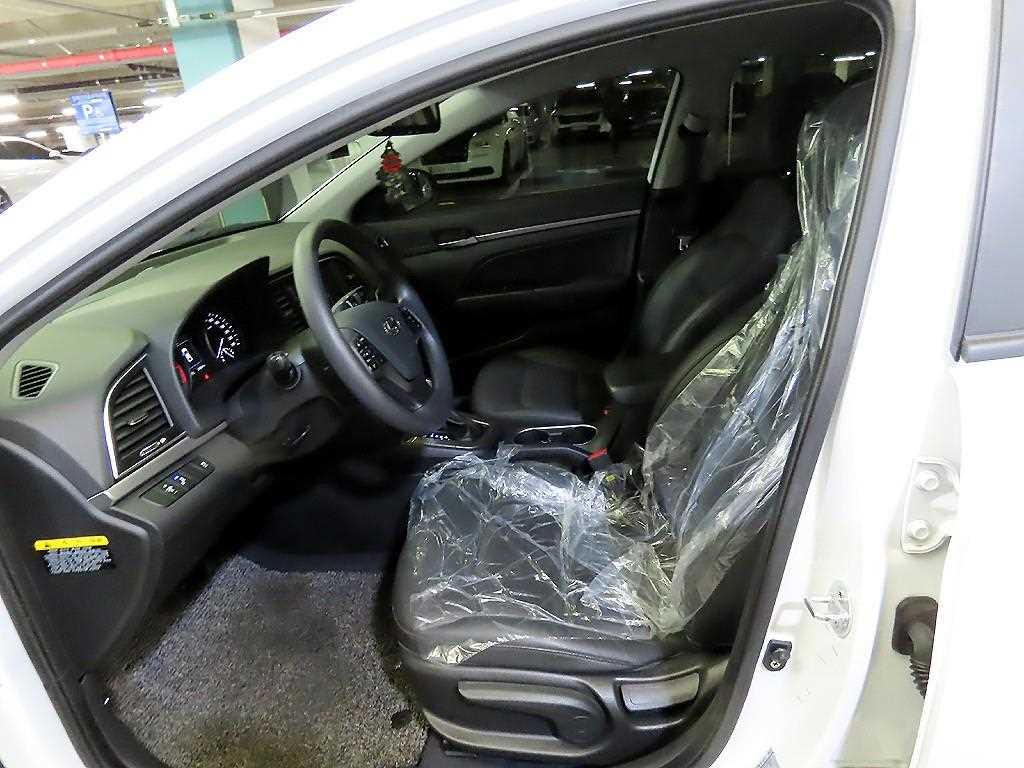 HYUNDAI Avante - Vista 6