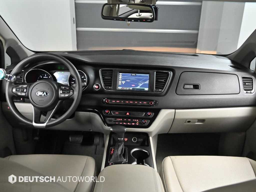KIA Carnival - Vista 7