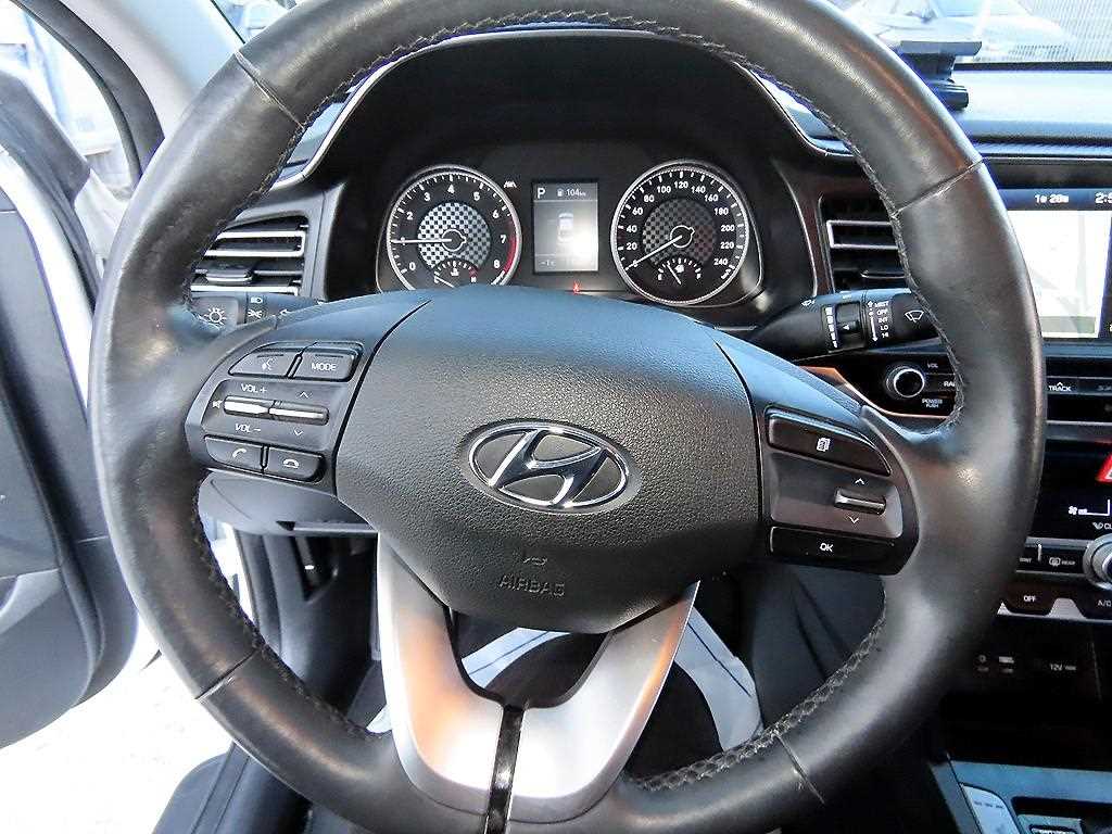 HYUNDAI Avante - Vista 8