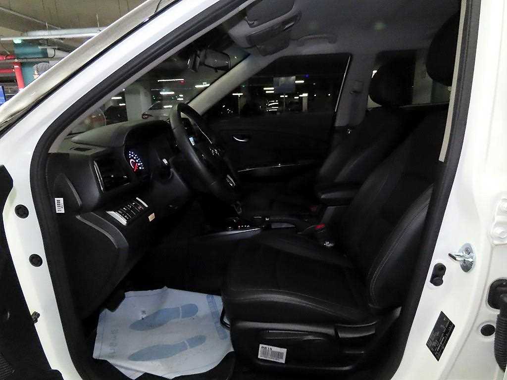 Ssangyong Tivoli - Vista 6