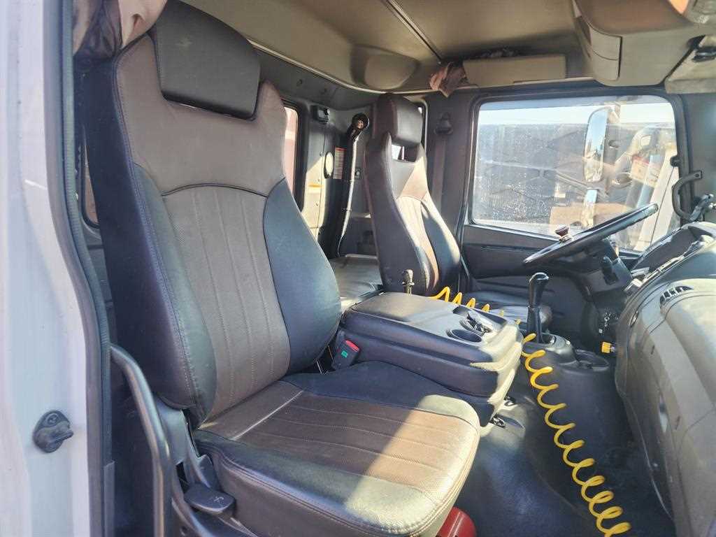 medium and large cargo truck - Vista 7