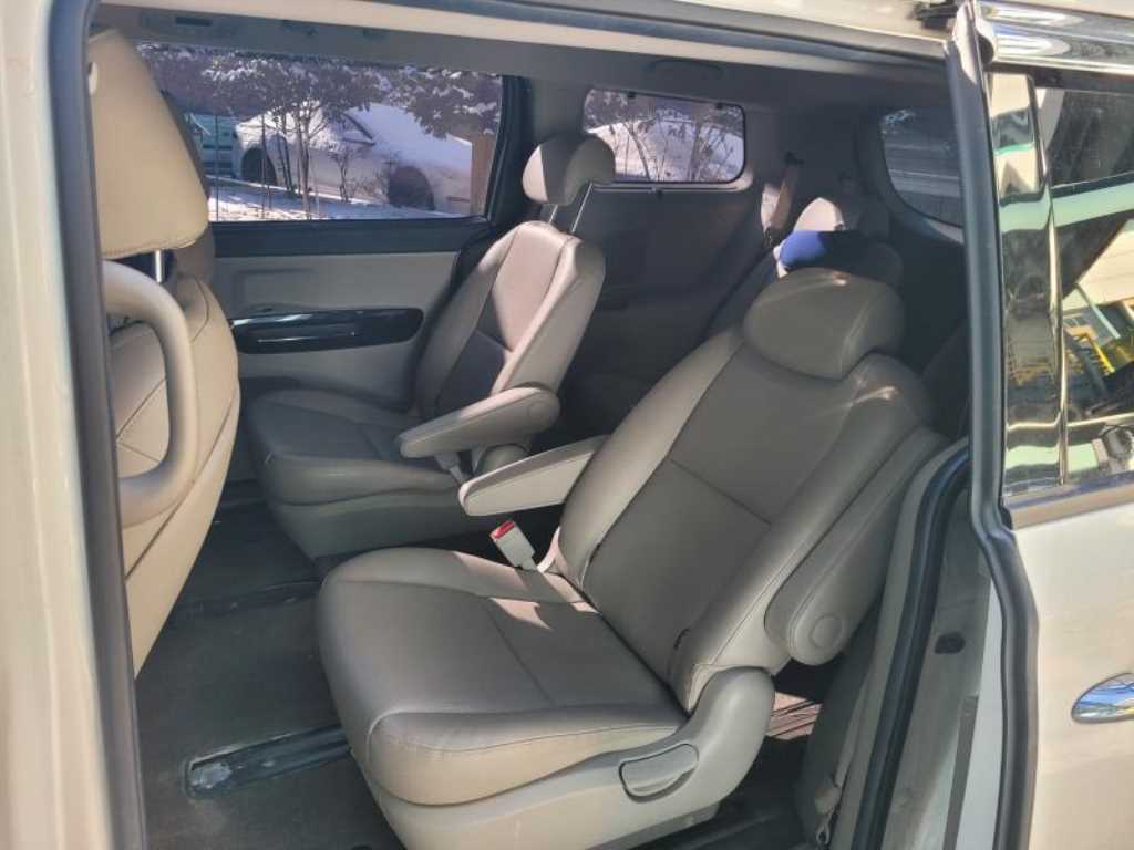 KIA Carnival - Vista 7