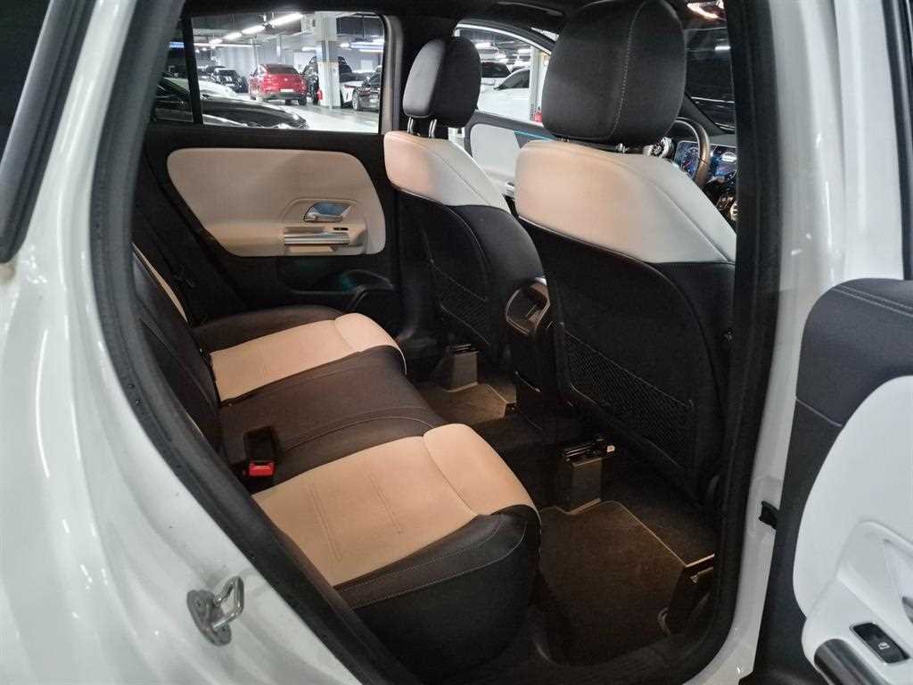 Mercedes Benz GLA Class - Vista 11