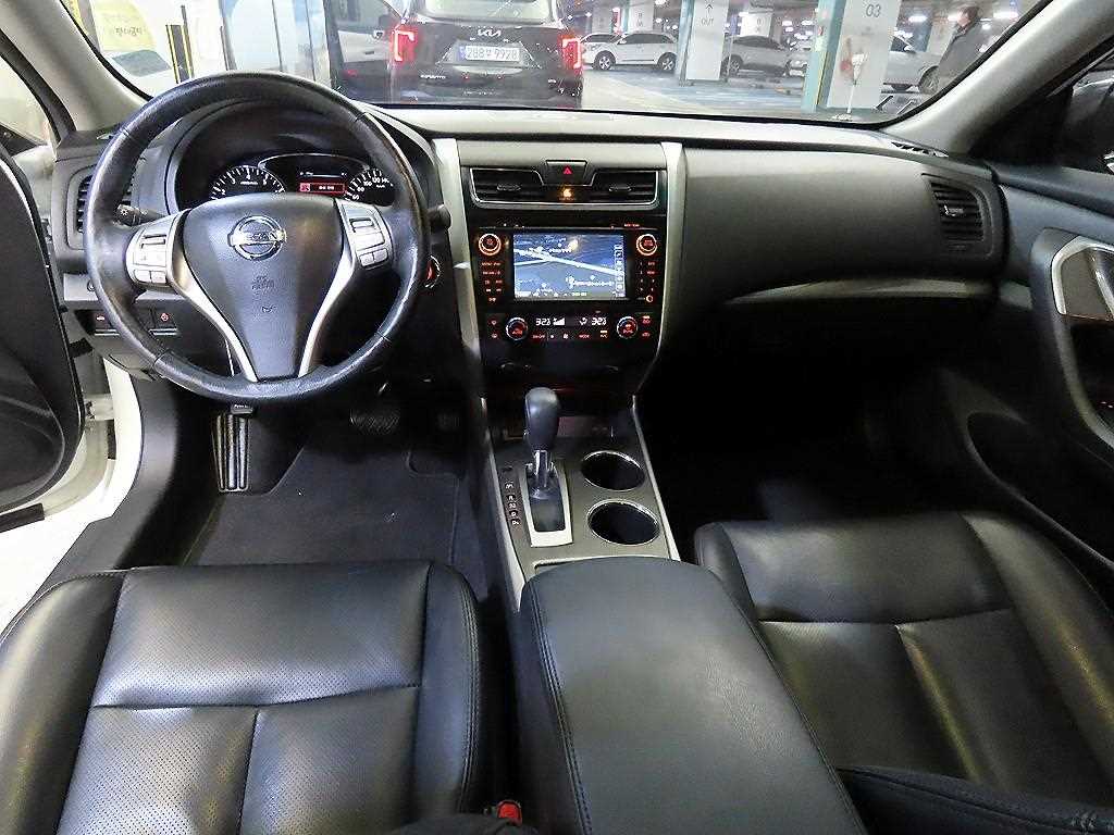 Nissan Altima - Vista 10