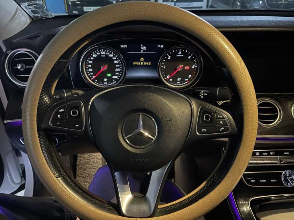 Mercedes Benz E class - Vista 6