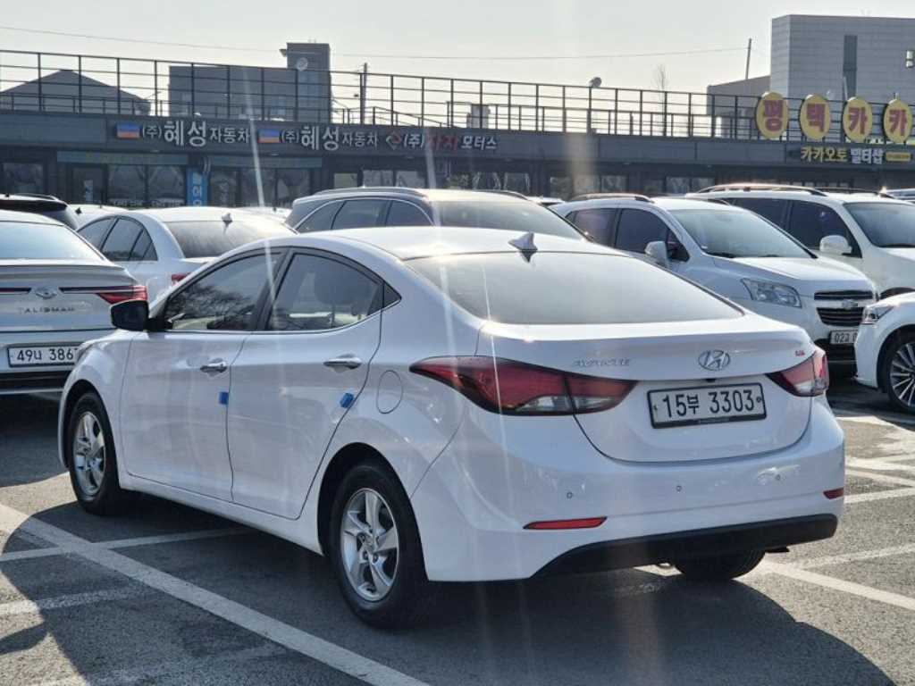 HYUNDAI Avante - Vista 6